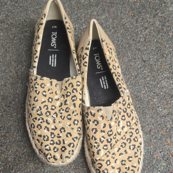 Toms Shoes - TOMS Tan Leopard Print Espadrilles